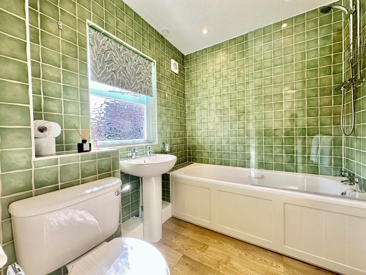 Cherry Blossom Cottage Йорк Экстерьер фото